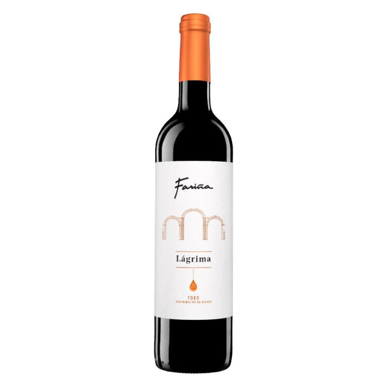 Bottle of Fariña Lágrima Spanish red wine